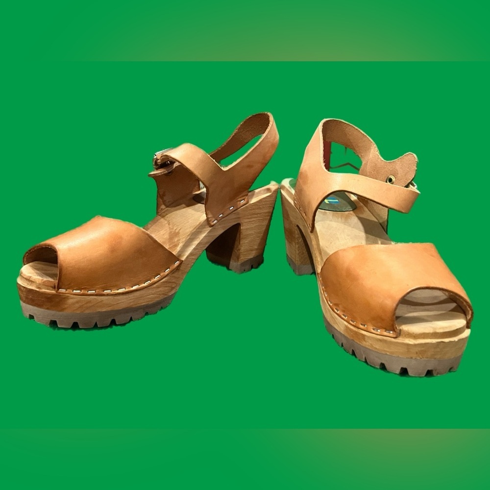 Mia Greta Clogs - Women's Size 8.5 (Brown)​